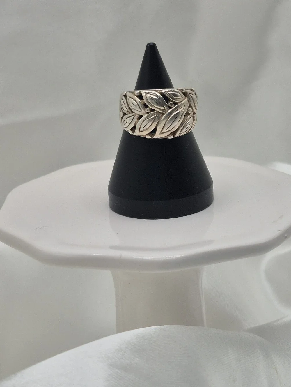 925 Sterling Silver Leaf Band Ring Foliate  Design Size 7 Openwork Thailand